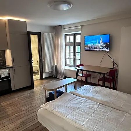 Colonel & Apartment