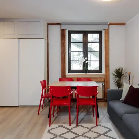 Colonel & Apartment